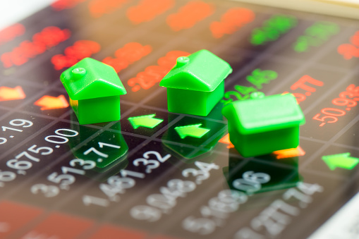 UK property fund to lift trading suspension